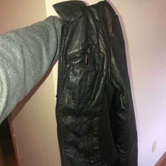 LIKE NEW Black Bomber coat - Picture 6 of 6